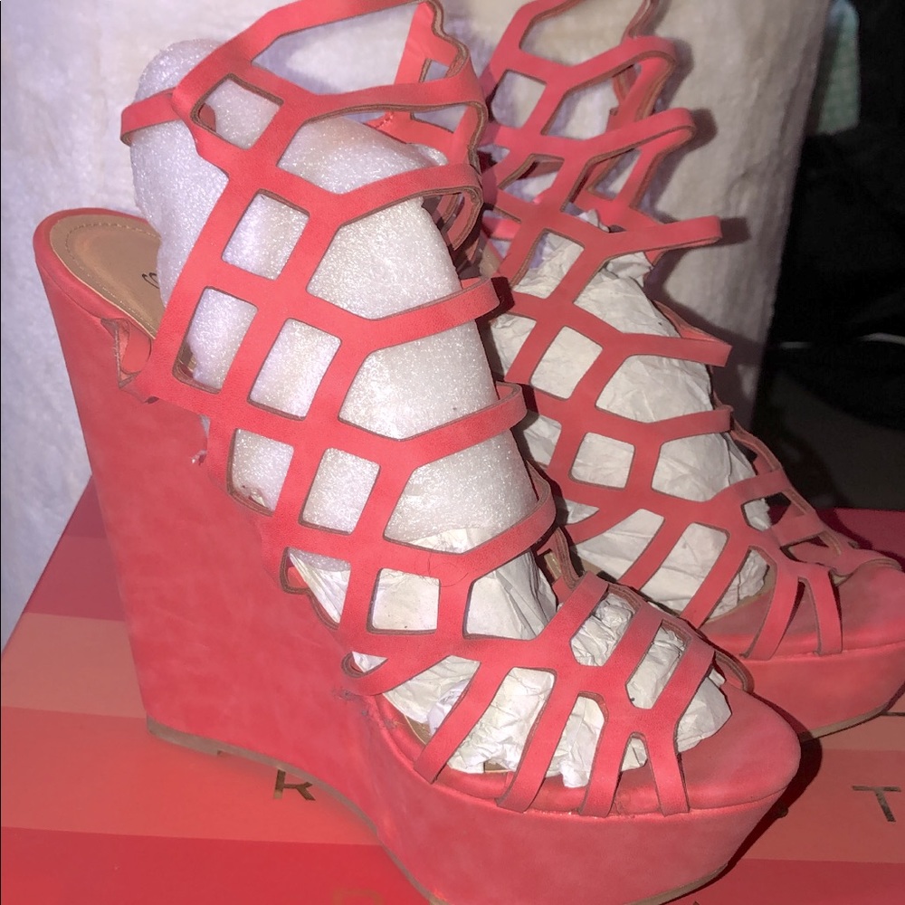 Beautiful & brand new Breckelle’s pink flats!